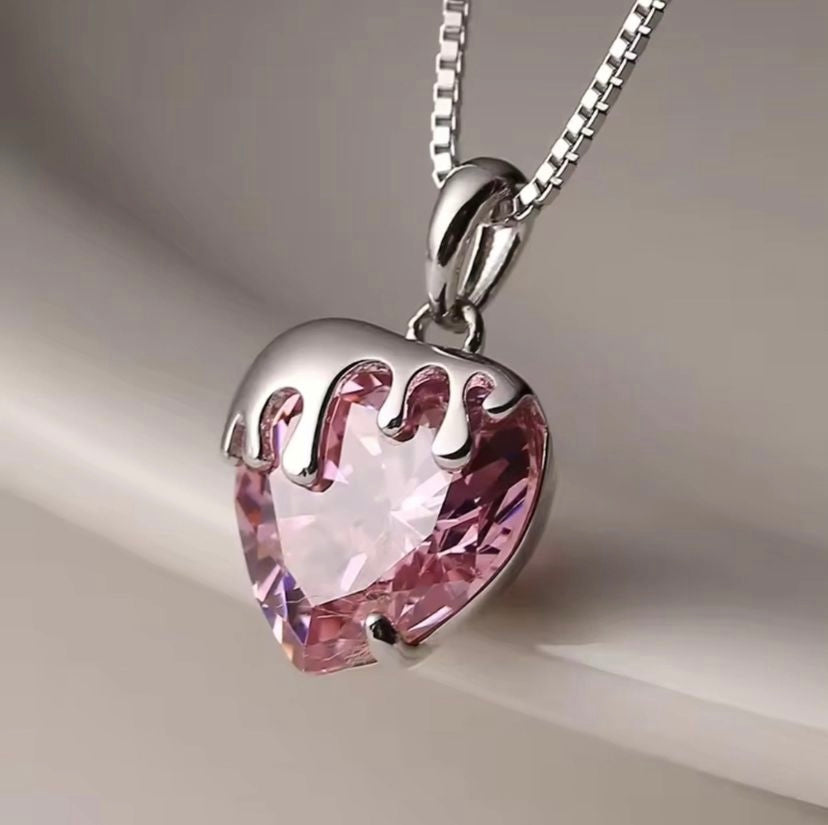Collar corazón de frutilla