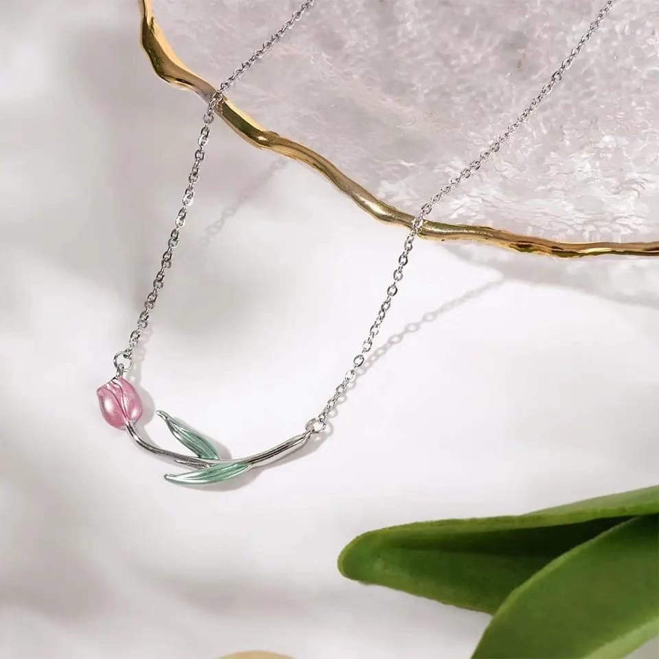 Collar Lily