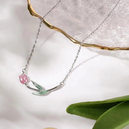 Collar Lily
