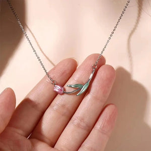 Collar Lily